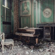 Заброшенная комната с пианино